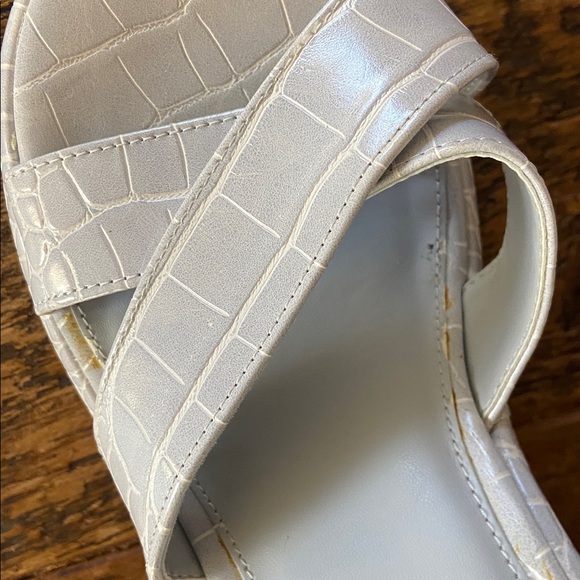 Light grey Croc-Embossed Women Sandals - Picture 7 of 7